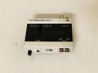 Native Instruments Traktor Audio 6 DJ Interface