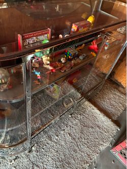 Curve glass display showcase coach