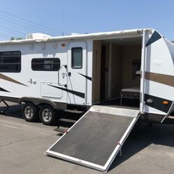 2010 OUTBQCK TOY HAULER  WITH PULL OUT