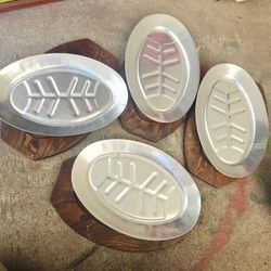 Oval Steak Sizzle Platters with Wood Bases – Set of 4