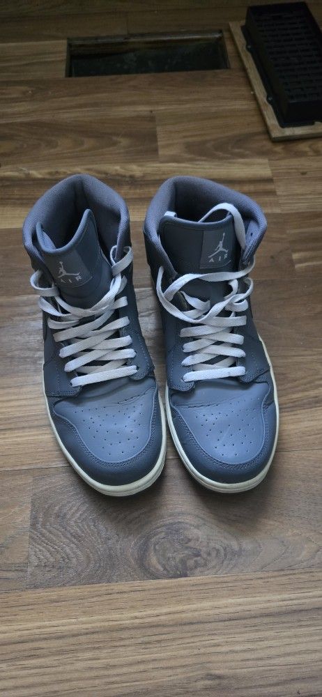 Air Jordan 1s Reto Mid Men's Size 11.5