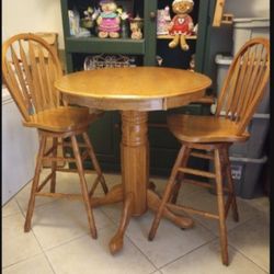 DINING RESTAURANT STYLE BISTRO SET.   OAK  TABLE  LARGE 3 FT  DIAMETER 40  HEIGHT 