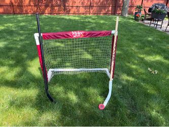 Mylec backyard hockey net and 2 sticks