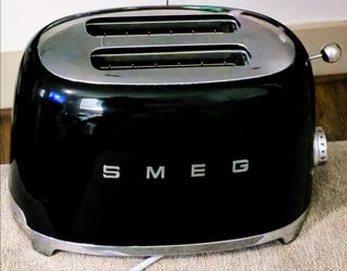 SMEG BLACK TOASTER NEAR MINT