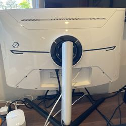 Samsung Odyssey G8 4K 240hz Curved 32” Monitor