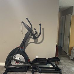 SCHWINN 430 Elliptical 
