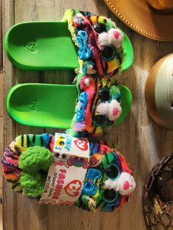 Girls Slip On And Slipper Socks Sz:M (1-3)