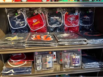 NFL items Apron & chef hat  Oven mitt & Pot holder  Flask & shot glasses