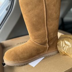 NIB Women’s UGG Boots Tall, Chestnut, Size 9/10