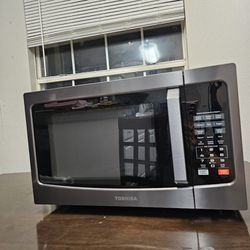 2 Microwave Ovens 