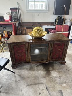 Entertainment center