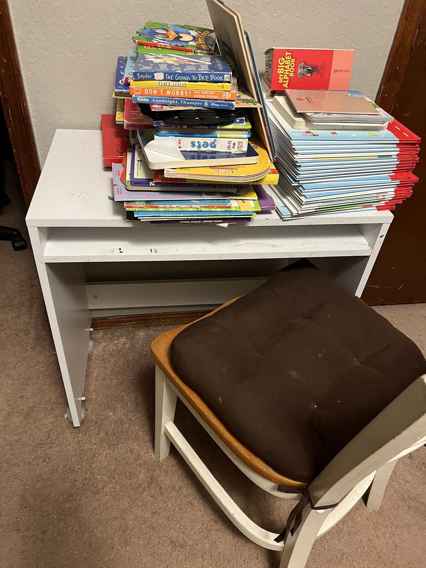 Nike Little Girl Desk And Lots Of Books 