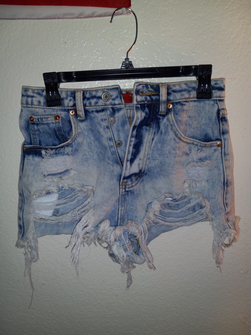 Signature 8 High Rise Shorts