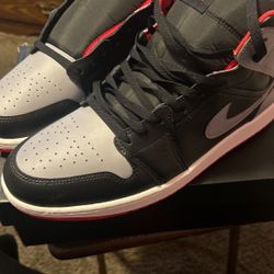 Jordan 1 Mid