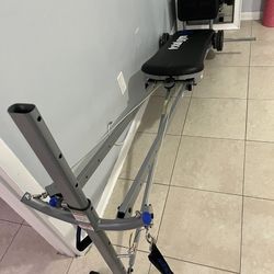 TOTAL GYM APEX G3, Máquina de Ejercicio para Entrenamiento de Peso Corporal en Inclinación de Marco Delgado, con 8 Niveles de Resistencia, Soporte par
