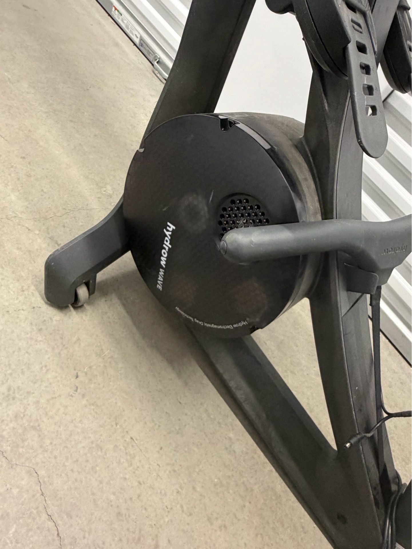 Hydro Wave rowing machine