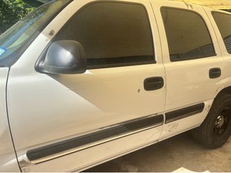 2005 Chevrolet Tahoe door part