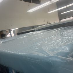 CALIFORNIA KING SIZE TEMPURPEDIC PROBREEZE (MEDIUM) MATTRESS & BOX SPRINGS BED SET