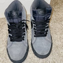 Nike Blazer Mids Size 6