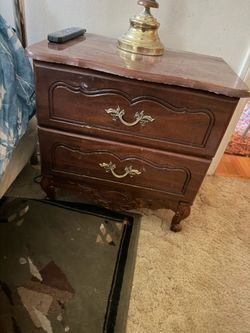 FREE end table need gone ASAP