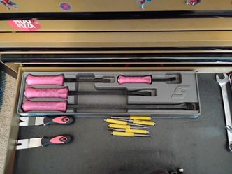 Snap on Pry bar set in limited edition pink