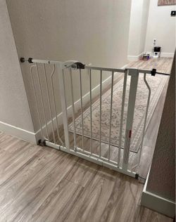 Adjustable Pet Gate / Safety Gate - Fits Openings 29” - 38.5”