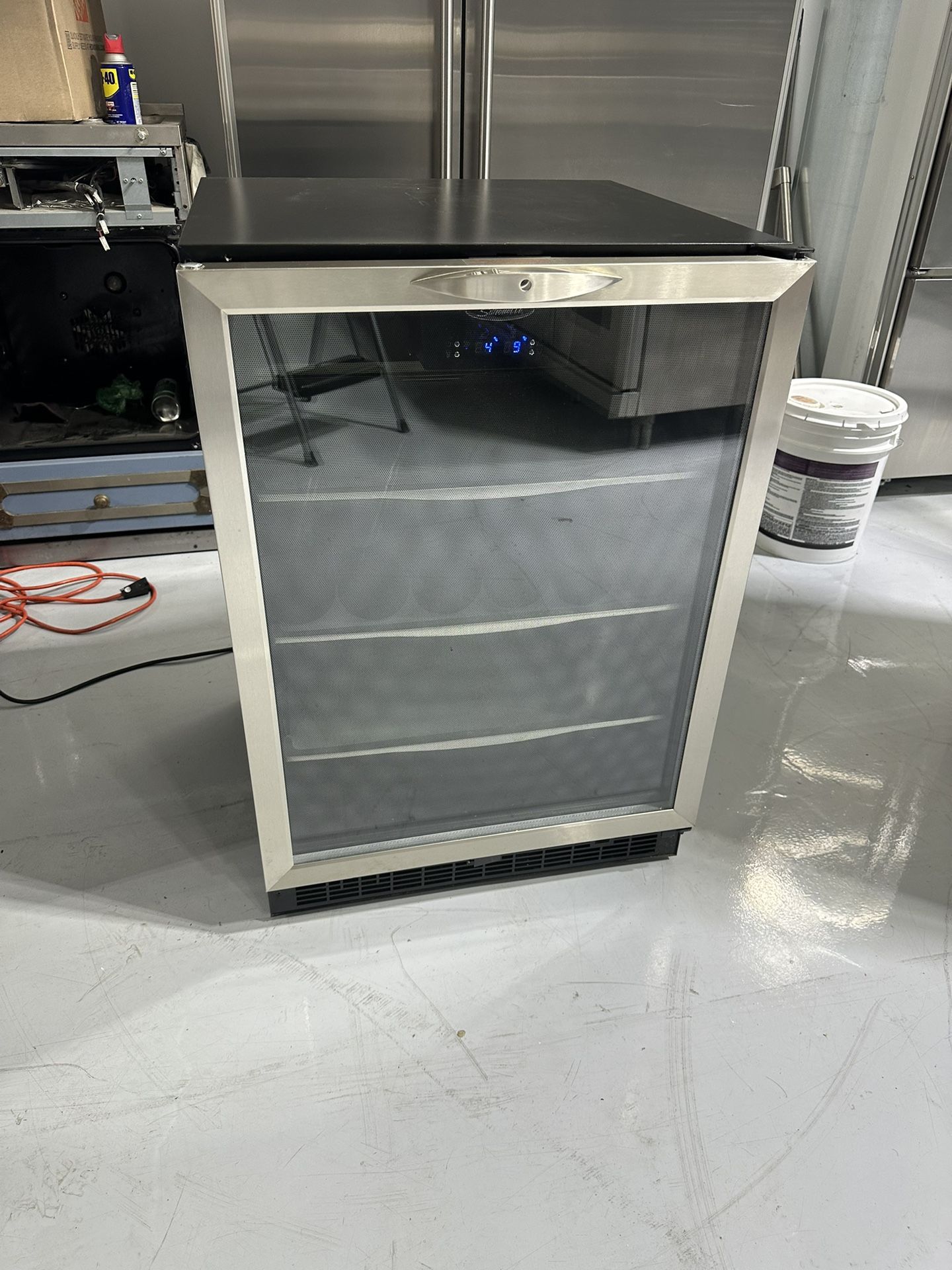 Silhouette – Deluxe Wine Cooler