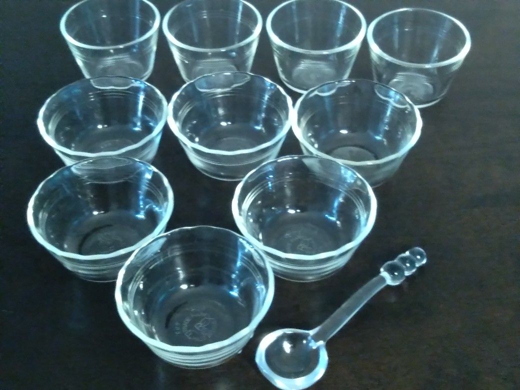 Vintage Glass Ice-ceeam/puding Bowles / Poached Egg + serving spoon. 10 pieces. As new.e