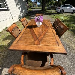 Beautiful Dining Table Set 