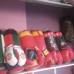Boxing Gloves And Bags 16 Lb Bag $20 Each Located In Palmdale California