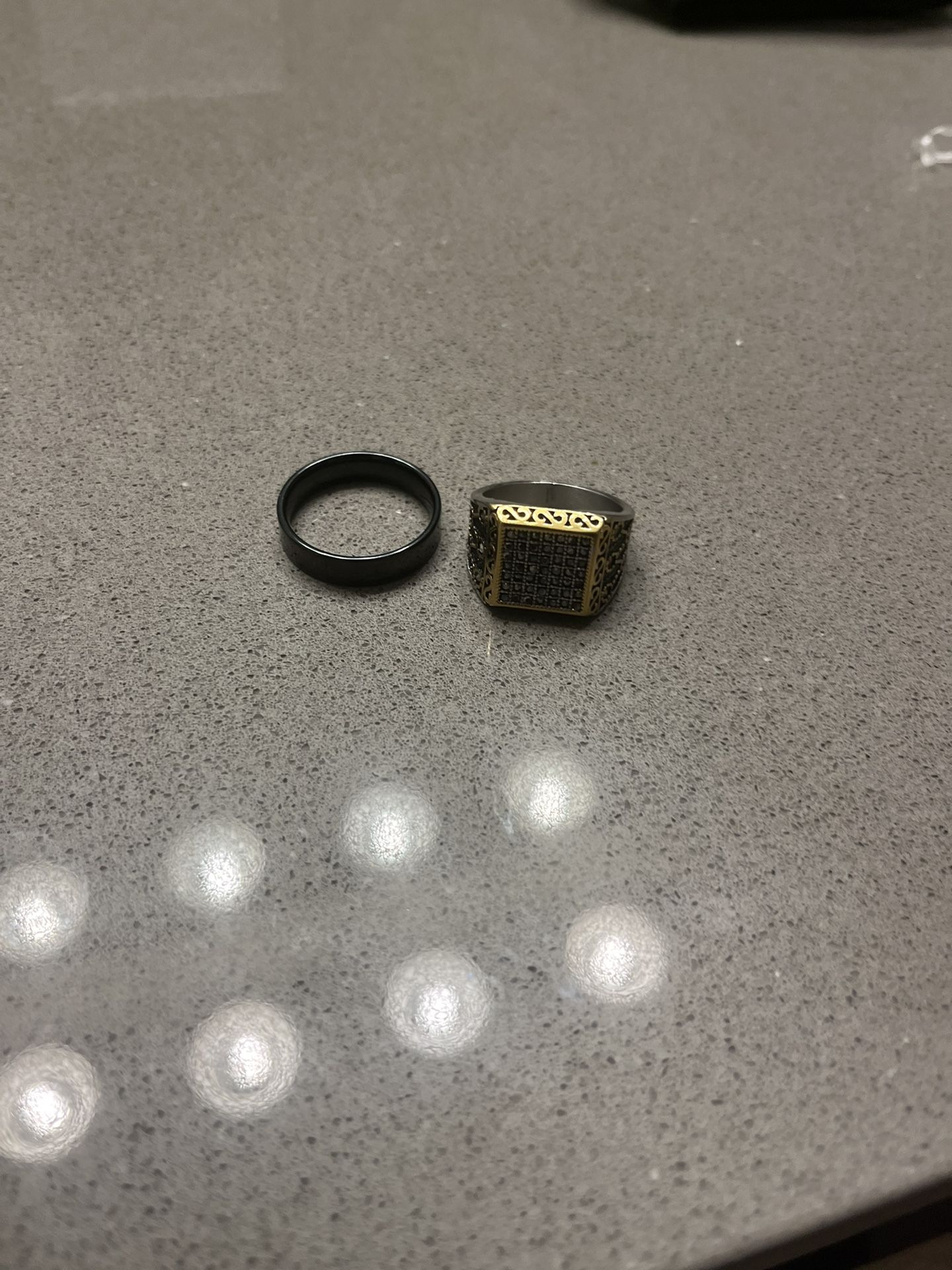 2 metal rings