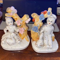 Vintage  Dutch Boy & Girl  Feeding Ducks 🦆 