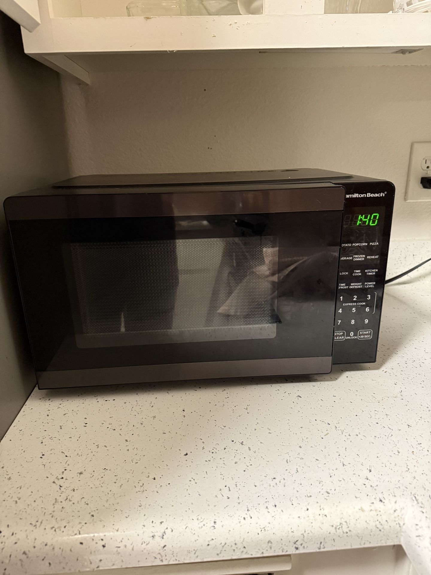 Hamilton beach Microwave (0.9 Cu. Ft) 