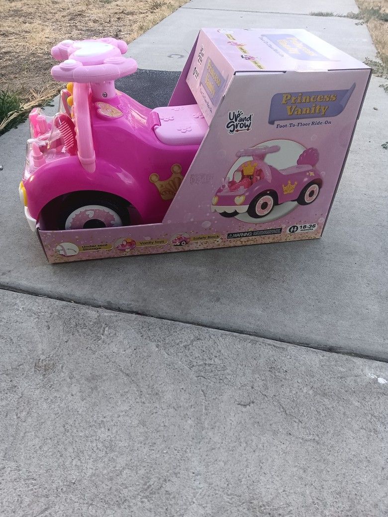 Princess Vanity Foot-to-Floor Ride On