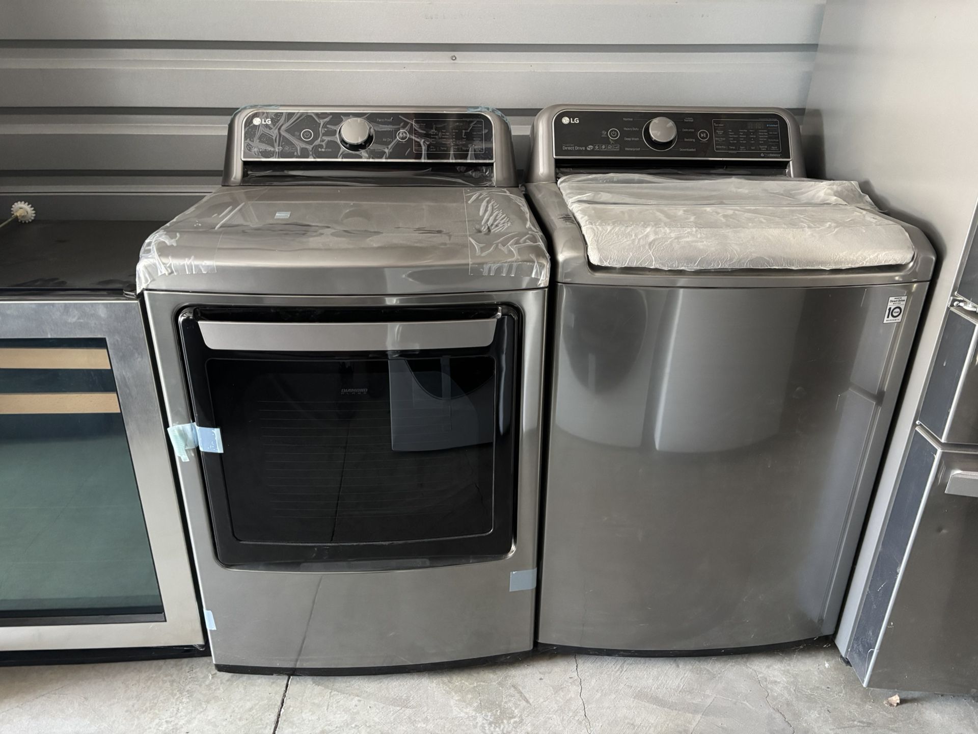 Brand New Out Box LG High Efficiency Smart Top Load Washer/Smart Gas Dryer Set 