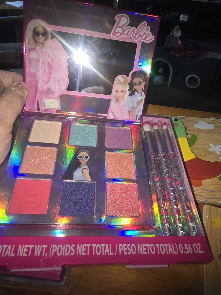 🆕️BARBIE MAKE UP PALLET WITH MIRROR AND 3 BRUSHES
