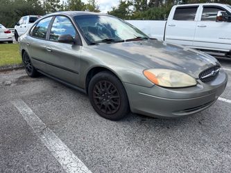 Ford Taurus 4-Door Sedan