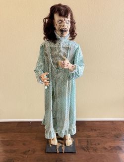 Exorcist Halloween Animatronic RARE 2011 Spirit Halloween Regan