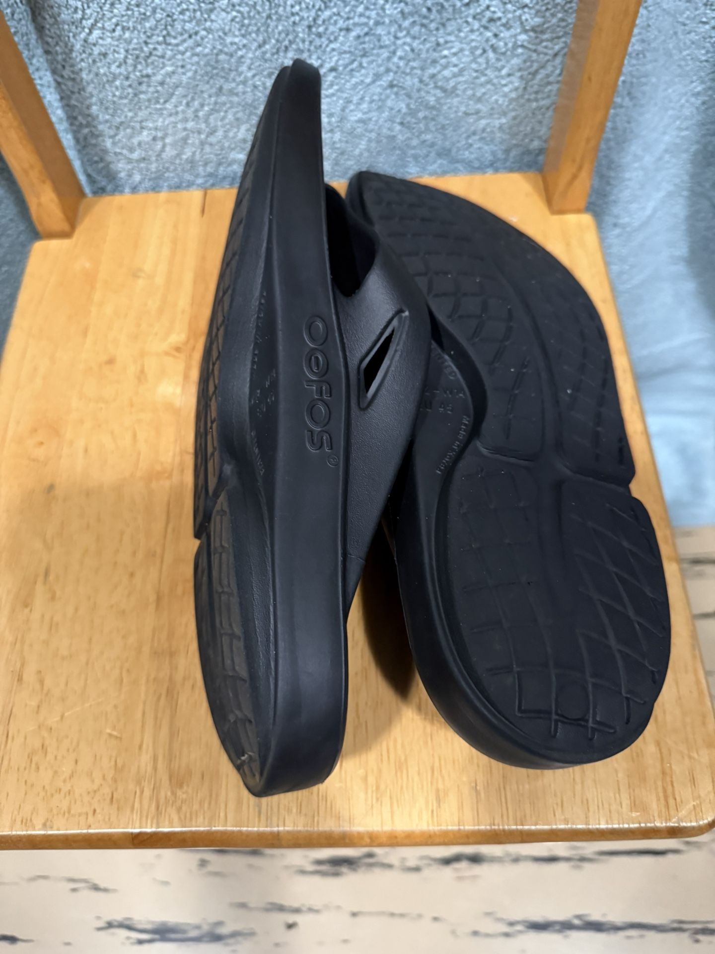 OOFOS MEN’S ORIGINAL-SANDALS BLACK M12-W14