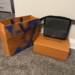 Louis Vuitton Messenger Bag 