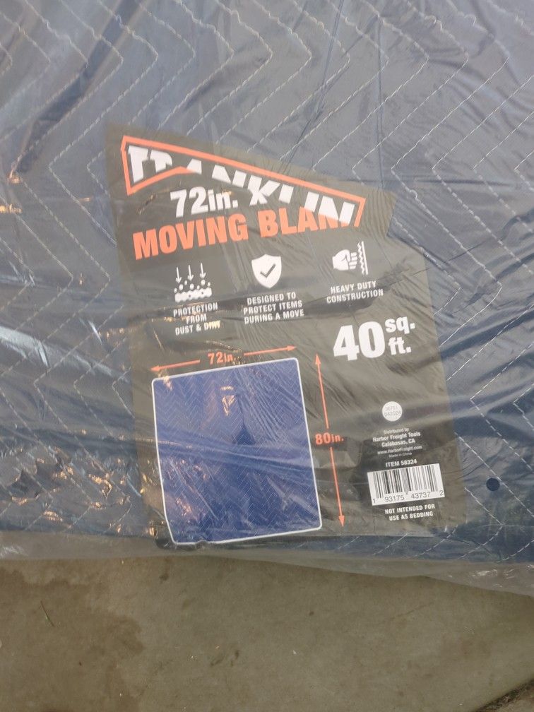 New Never Used 4 Moving Blankets Asking 25 .00 For All