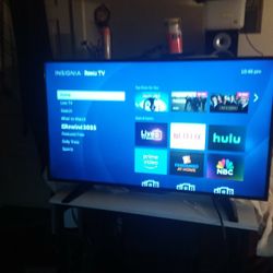 Insignia Roku Smart TV 40" Inch Model: E39G4QNKDWBGNNX Remote control Includes 
