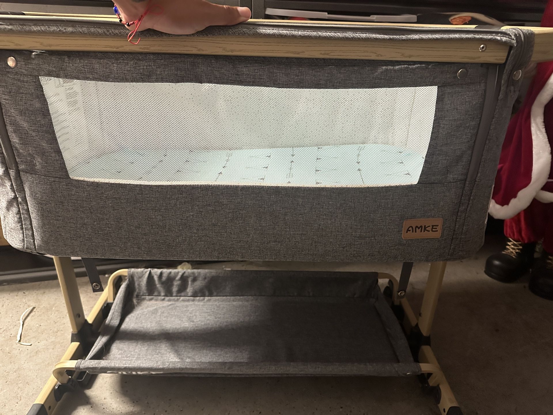 AMKE Bassinet! Great Condition