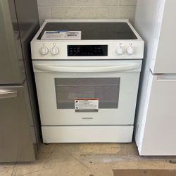 Frigidaire 30-in Smooth Surface 5 Elements 5.3-cu ft Steam Cleaning  Slide-in Electric Range (White) for Sale in Las Vegas, NV - OfferUp