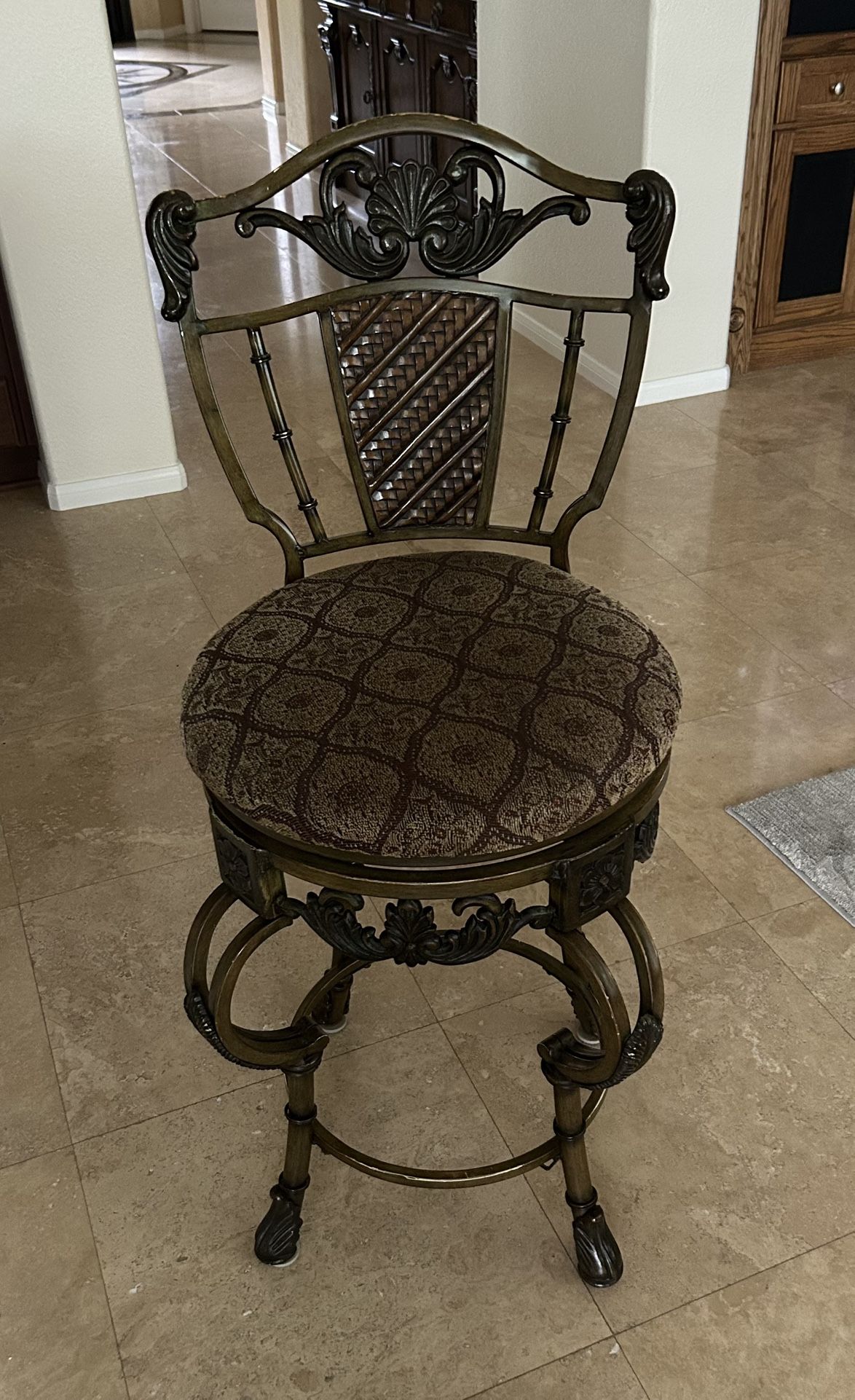 4 24” Bar Stools made of metal very sturdy