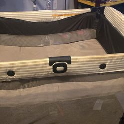 cuna para bebe gratis ..solo limpiarla