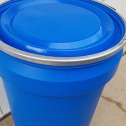 Barrels 30 US gallons With Seal On Lids And Locking Metal. Rings This Locks And , all clean.... Price is per barrel  Selling 1 Or Multiples

Delivery 