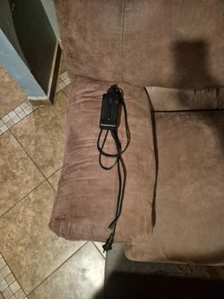 It's in good conditions and it comes with the controller and top speed is 28 its a fun electric skateboard its a meepo