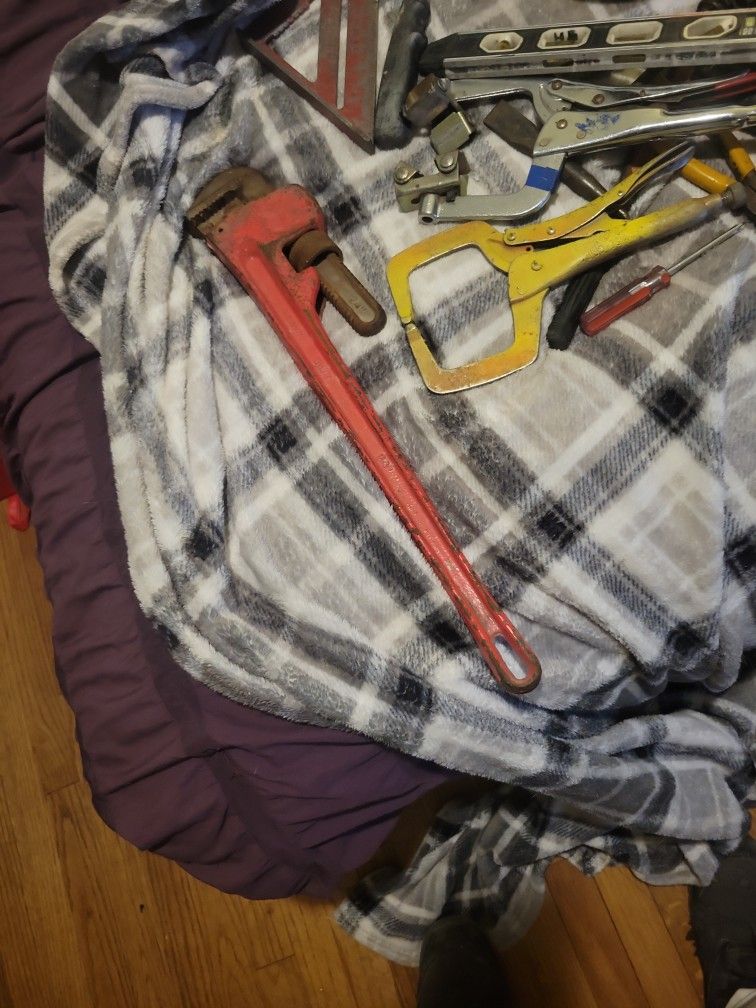 24 Inch Pipe Wrench