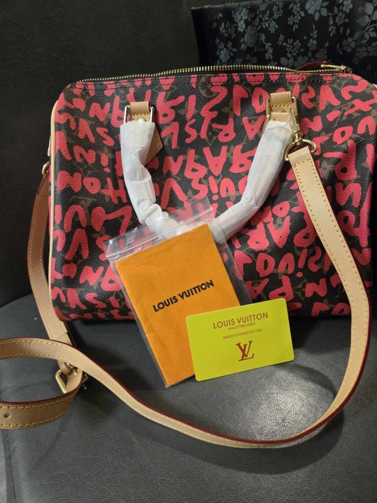 Louis Vuitton Stephen Sprouse Pink Monogram Graffiti Coated
Canvas Speedy 30
